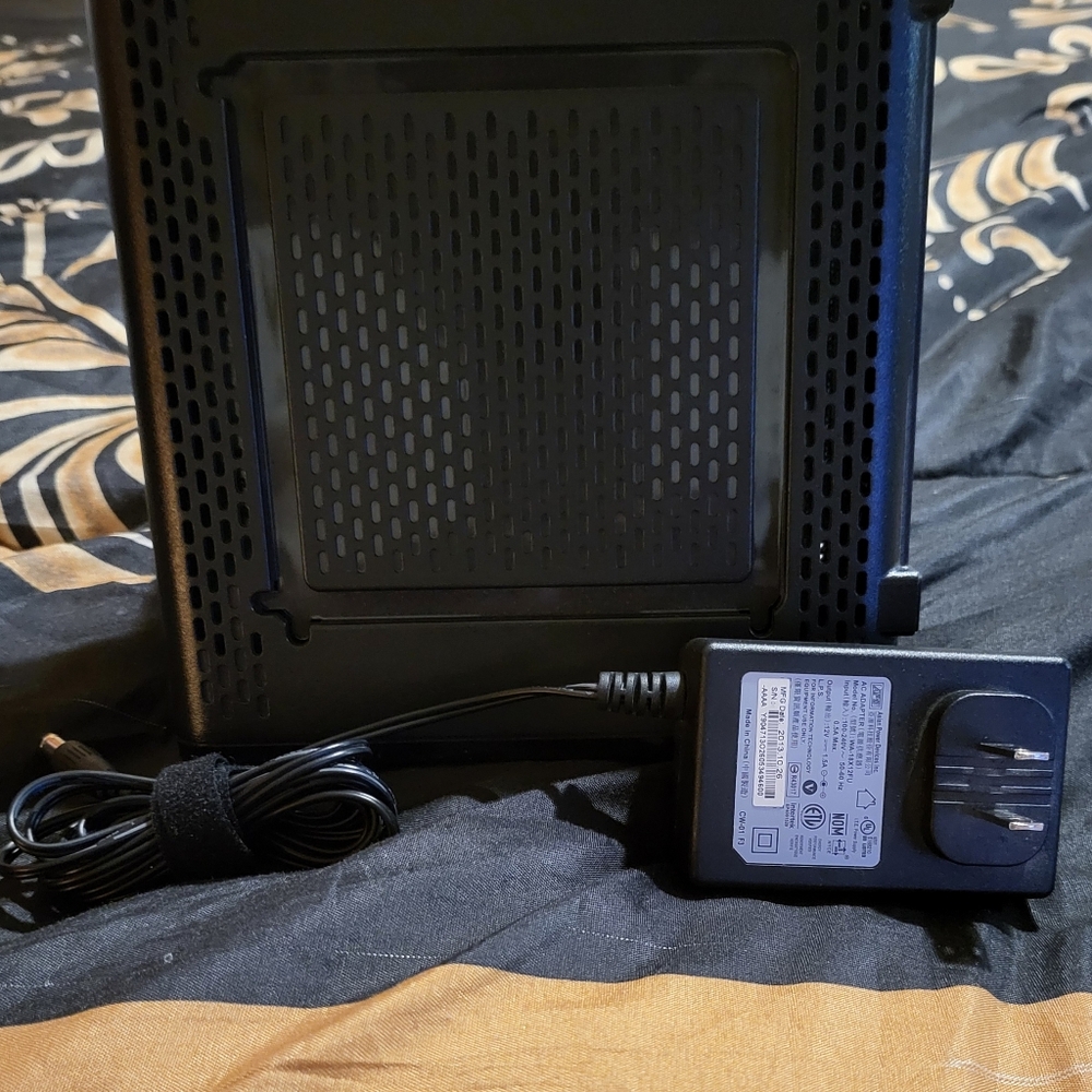 Motorola Surboard Cable Modem & Router - Picture 6 of 8